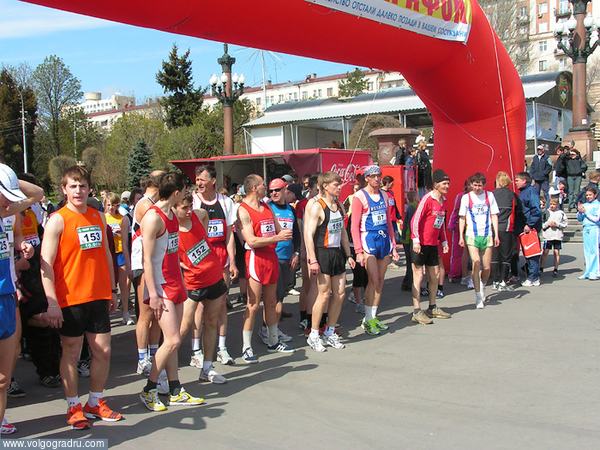 Очередной старт Волгоградского марафона. Волгоградский марафон, старт Волгоградского марафона, на старте
