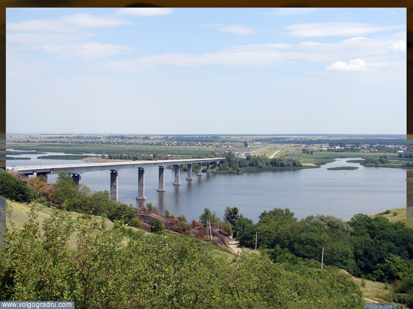 Вид на мост со стороны монумента. Дон, Россия, пейзажи