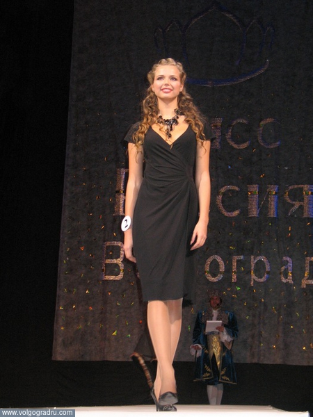 Алина Боронина на подиуме.. конкурс красавиц, империя красоты, мисс Волгоград 2007