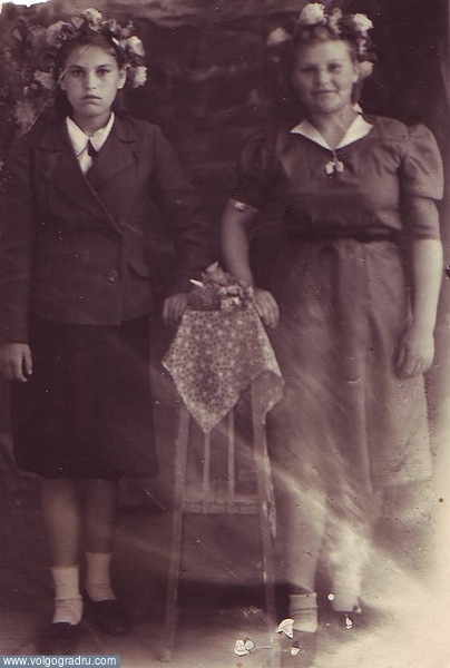 Моя бабушка с подругой. ретро, старое фото, дети