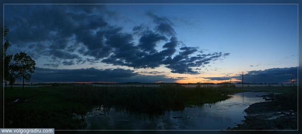 Панорама из четырех вертикальных кадров.. ручей, небо, вечер