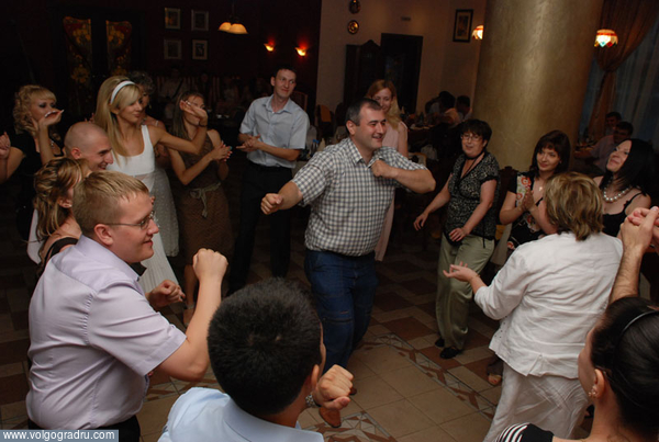 Некто Тажибов танцует лезгинку :). 