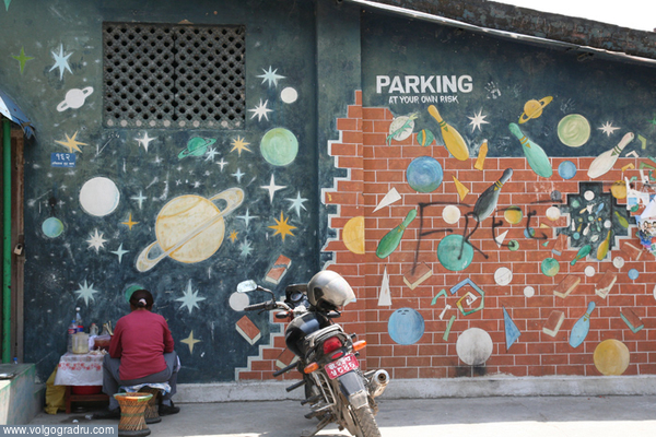 космическая парковка. Непал, парковка, улица