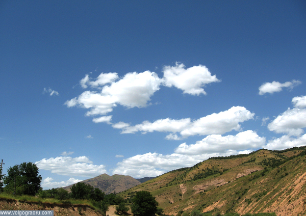 Облака в горных районах. небо, узбекистан, природа