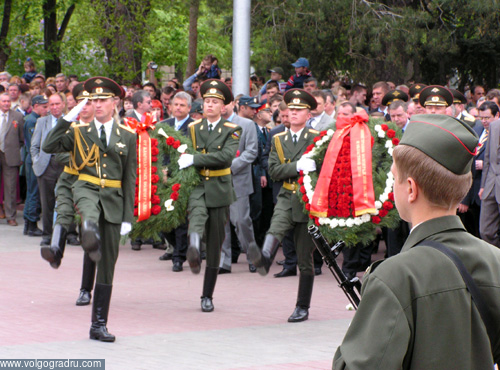 Возложение венков на Аллее Героев. 9 мая, братская могила, герои