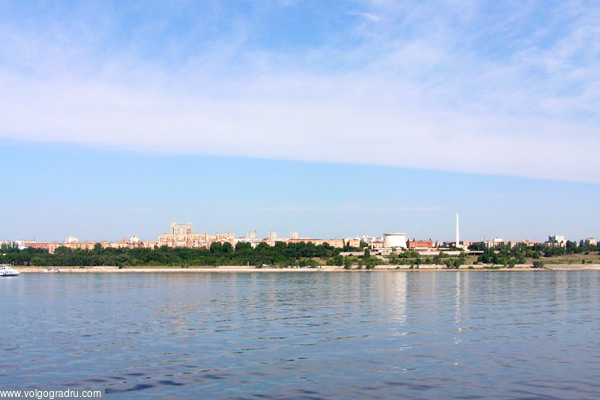 Между небом и водой. Панорама Волгограда.. Волга, панорама, природа