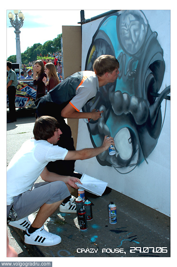 В зоне BombArt проходили соревнования художников граффити. SNICKERS URBANиЯ-2006, культура, молодёжная