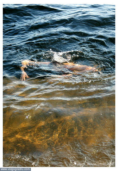 Полное погружение в воду. крещение, праздник Крещения, крещенское купание