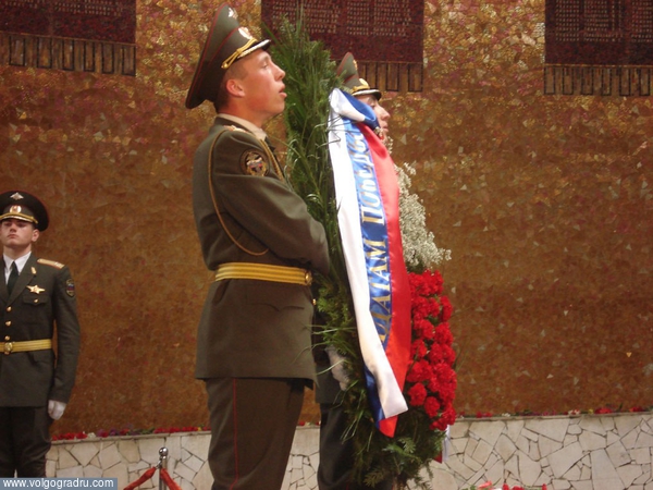 Возложение цветов. Зал Воинской славы, День Победы, 9 мая в Волгограде