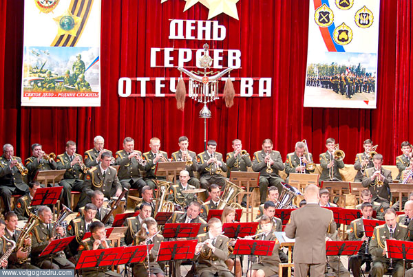 Военный оркестр . ветераны, праздник, День героев Отечества