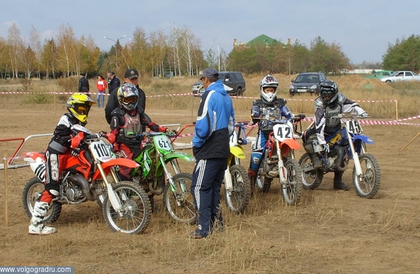 На линии старта. мотокросс в Волжском, мотоцикл, гонки на мотоциклах