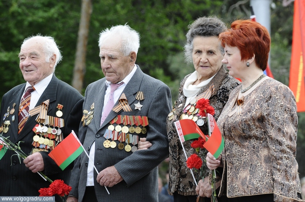 Ветераны из Беларуси. ветераны Беларуси, Вечный огонь, День Победы в Волгограде 2009
