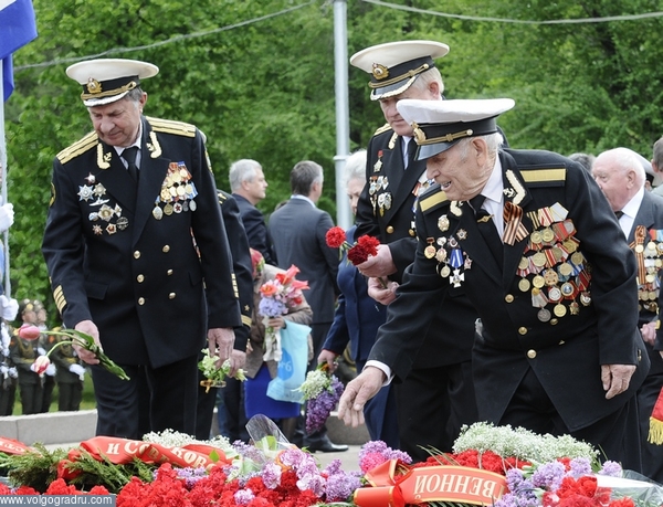 Дань памяти. ветераны войны, Вечный огонь, День Победы в Волгограде 2009