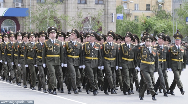 Парад на 9 мая. Парад Победы в Волгограде, парад на площади павших борцов, парад на 9 мая