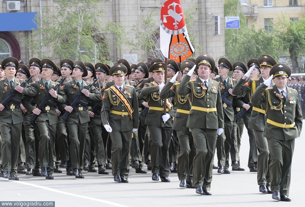 Парад в Волгограде. Парад Победы в Волгограде, парад на площади павших борцов, парад на 9 мая