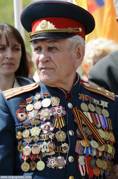 Ветеран на празднике Победы. Мамаев курган, ветеран войны, День Победы в Волгограде 2009