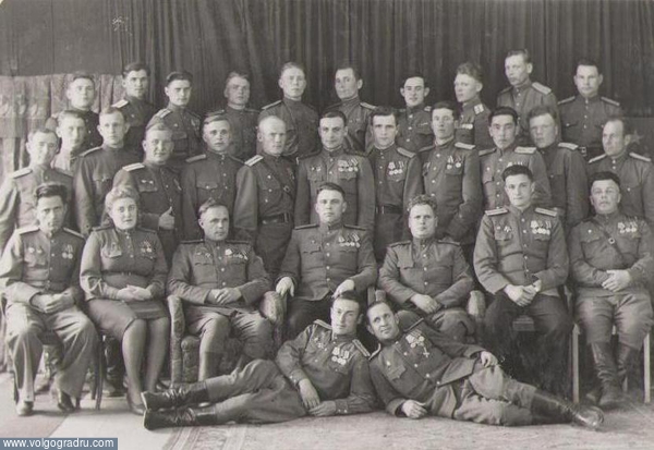 Офицеры 224 Отд. Варшавского Краснознаменного батальона связи. 9 февраля 1947 год.. Сталинград в лицах, 