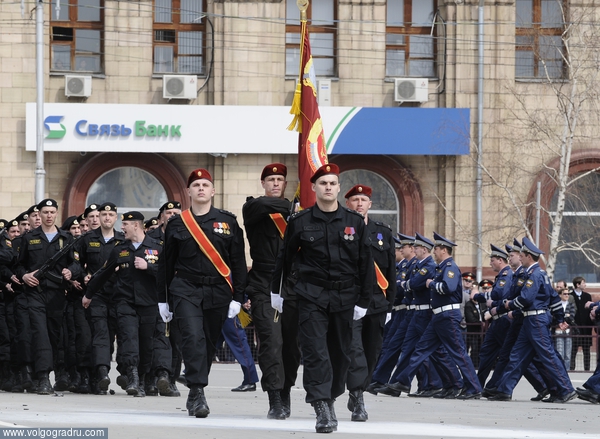 Парад на площади Павших борцов. парад, ГУВД по Волгоградской области, волгоградская милиция