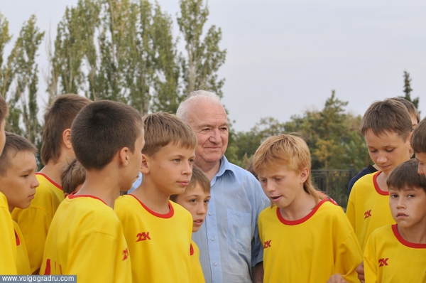 Никита Симонян среди команды. кожаный мяч, Никита Симонян, почётный гость