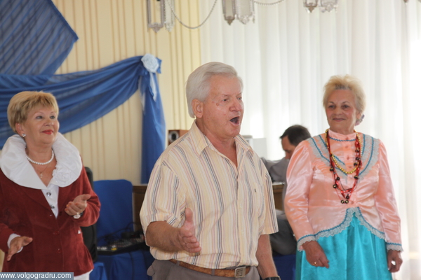 Справедливороссы  устроили праздник для пожилых л. Справедливая Россия, День пожилого человека, Волгоград