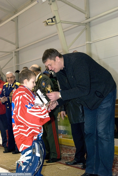 Вручение награды. хоккей, дети, детский спорт