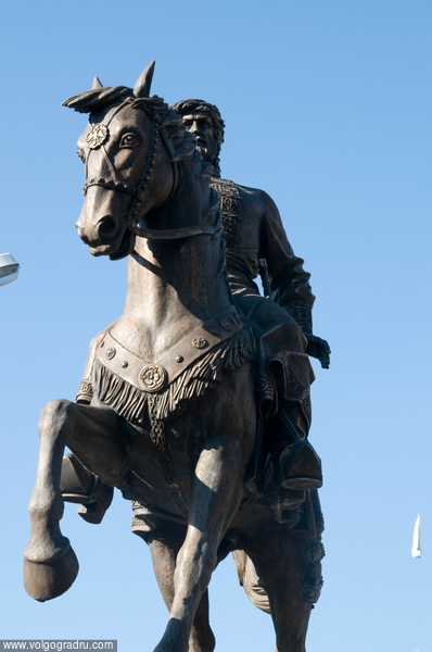 Памятник первого воеводы. воевода, конь, Волгоград