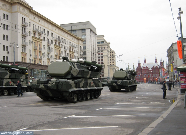 Установки ПВО движутся к Кремлю. установка ПВО, Москва, Кремль