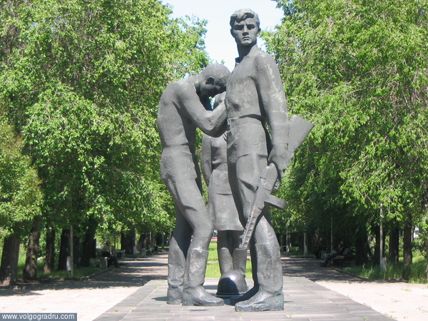 Памятник Комсомольцам. Памятник Комсомольцам, памятник, комсомольская