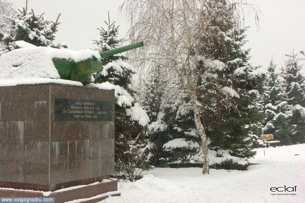Памятник в месте соединения фронтов. Волгоград. Волгоград, зима, снег