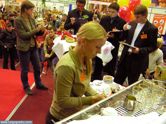 Победительница Чемпионата бариста Ольга Карпова. продовольственная выставка, кофеварение, лучший кофе