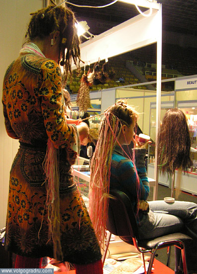 Плетение африканских косичек. Выставка «Волжский стиль», Волжский стиль, индустрия сервиса