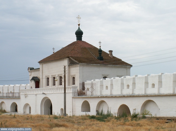 Никольские ворота с надвратной Никольской церковью. Астрахань, Россия, путешествия