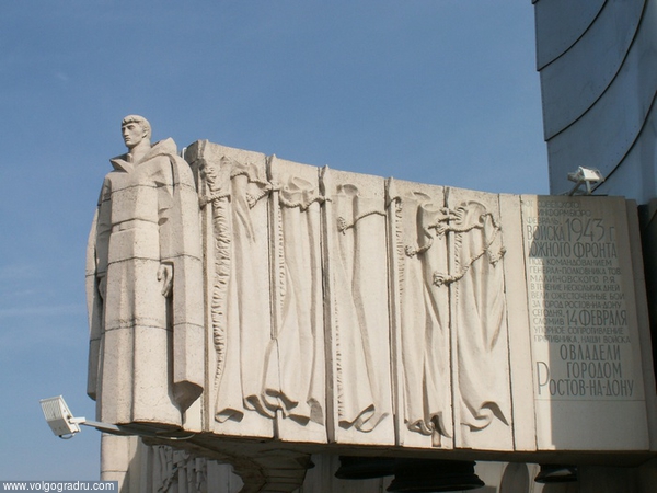 Монумент в честь войск Южного фронта. 