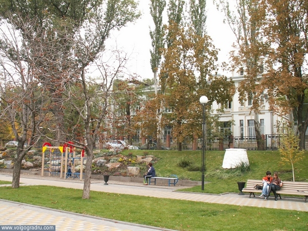 Детская площадка на набережной в Ростове. 