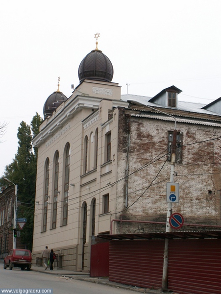 Частично отреставрированная синагога. 