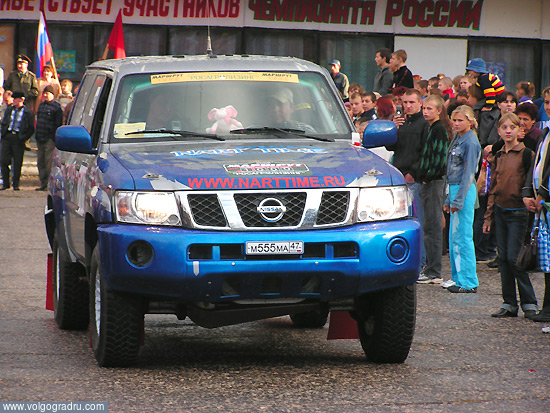 Nissan Patrol едет к линии старта. маршрут-1000, чемпионат по ралли-рейдам в Волгоградской области, V этап российского чемпионата по ралли-рейдам