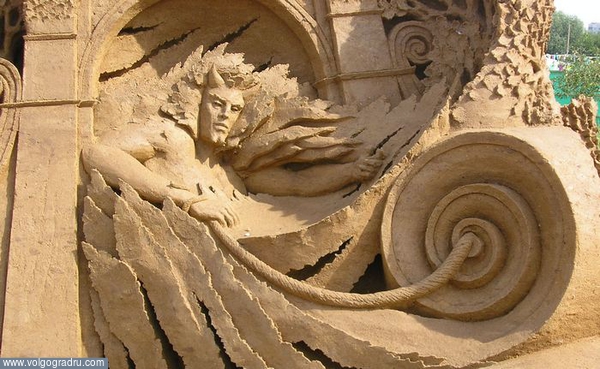 Итальянец Леонардо Уголини создал свою песчаную скульптуру по мотивам "Божественной комедии" Данте. Этому творению было присвоено первое место.. демон, Божественная комедия, скульптуры из песка коломенское