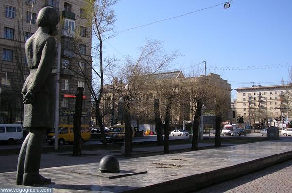 Вот так теперь выглядит памятник комсомольцам, защищавшим Сталинград.... памятник комсомольцам, памятник героям-комсомольцам, памятники Волгограда