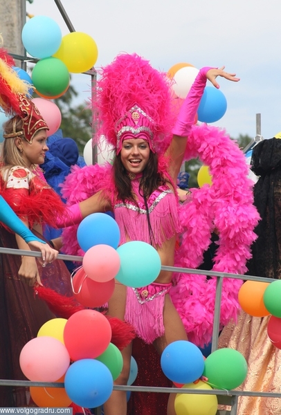 Бразильский карнавальный костюм. День города. Карнавал, жители, люди