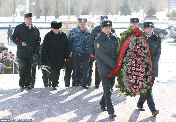 Церемония возложения венков. Волгоград, 2 февраля, 65-летие Сталинградской битвы