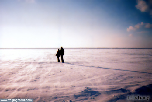 На льду Волгоградского водохранилища в конце января 2006. Мыльница.. пейзажи, лёд, Волга