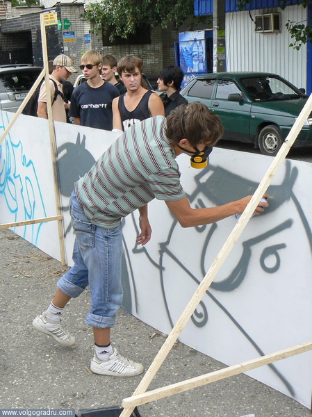 Том Сойер красит забор. граффити, художник, лица