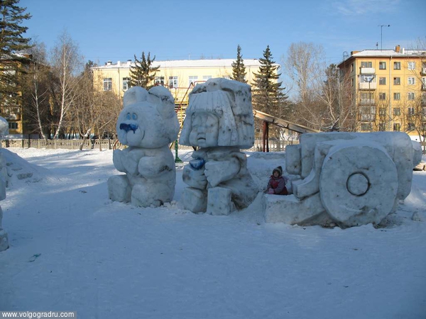 Ангарск. Зима, фигуры из снега., 