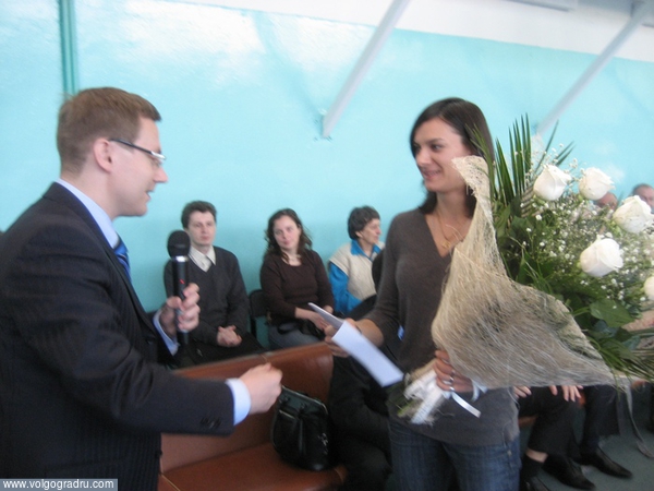 Мэр вручает цветы и премию Исинбаевой. Волгоград, 2008, Елена Исинбаева