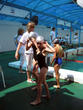 Юные участницы соревнований после заплыва