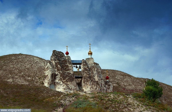  Колокольня в Костомарово при пещерных храмах.. колокольня, Костомарово, небо