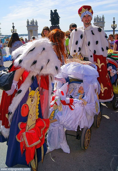 Королевская семья. парад, парад колясок, коляска