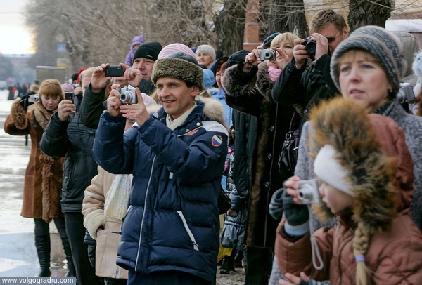 Фото - зрители. парад, парад Дедов Морозов, Новый год