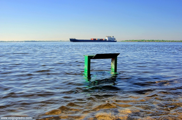Большая вода 2012*. весна, навигация, контейнеровоз