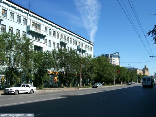 Улица Рабоче-Крестьянская. Волгоград. машины, транспорт, дорога